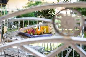 Luxury Rooms With Balcony