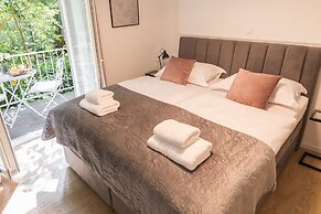 Luxury Rooms With Balcony