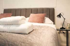 Luxury Rooms With Balcony