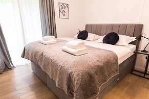 Luxury Rooms With Balcony