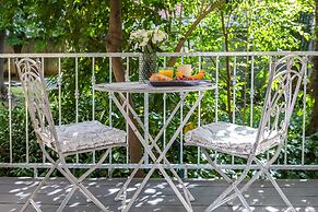 Luxury Rooms With Balcony