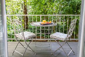 Luxury Rooms With Balcony