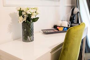 Luxury Rooms With Balcony