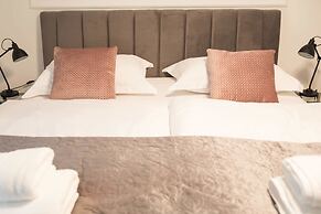 Luxury Rooms With Balcony