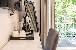 Luxury Rooms With Balcony