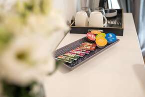 Luxury Rooms With Balcony