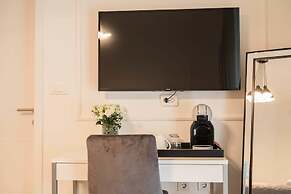 Luxury Rooms With Balcony