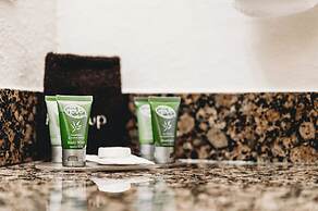 Bicentennial Inn