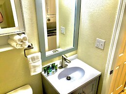 Bicentennial Inn