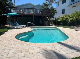 Canario  3 Bedroom Home by RedAwning