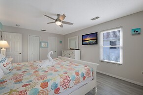 Canario  3 Bedroom Home by RedAwning