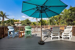 Canario  3 Bedroom Home by RedAwning