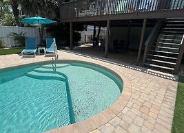 Canario  3 Bedroom Home by RedAwning