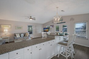 Canario  3 Bedroom Home by RedAwning