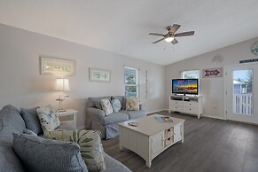 Canario  3 Bedroom Home by RedAwning