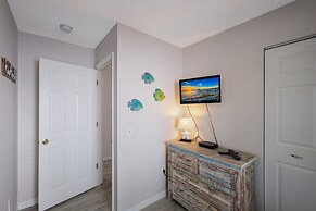 Canario  3 Bedroom Home by RedAwning