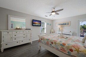 Canario  3 Bedroom Home by RedAwning