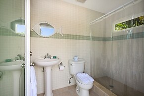 Canario  3 Bedroom Home by RedAwning