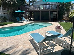 Canario  3 Bedroom Home by RedAwning