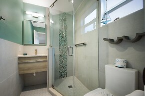 Canario  3 Bedroom Home by RedAwning