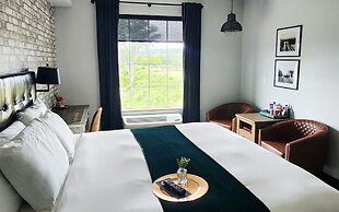 Waterfront Hotel