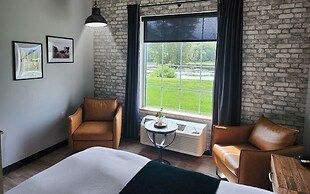Waterfront Hotel