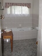 Norma Jeanes Lake View Resort