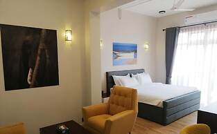 Pink Elephant Tourist Apartment Hotel