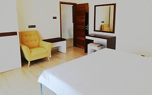 Pink Elephant Tourist Apartment Hotel