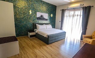 Pink Elephant Tourist Apartment Hotel