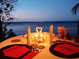 Teluk Indah Beach & Pool Villa