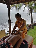 Teluk Indah Beach & Pool Villa