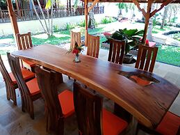 Teluk Indah Beach & Pool Villa