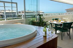 Penthouse Apartment with Hot Tub near Beach
