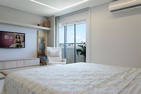 Penthouse Apartment with Hot Tub near Beach