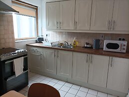 Tom Dick and Harriet's