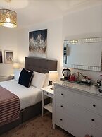 Tom Dick and Harriet's