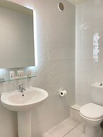 Tom Dick and Harriet's