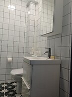 Tom Dick and Harriet's