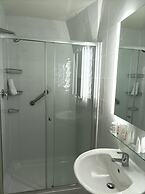 Tom Dick and Harriet's