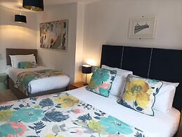 Tom Dick and Harriet's