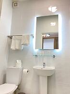 Tom Dick and Harriet's