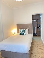 Tom Dick and Harriet's