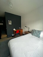 Tom Dick and Harriet's