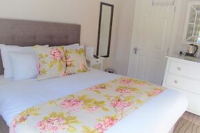 Tom Dick and Harriet's