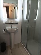 Tom Dick and Harriet's