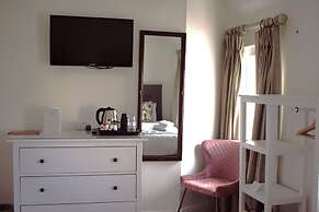 Tom Dick and Harriet's