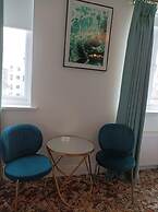 Tom Dick and Harriet's