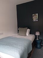 Tom Dick and Harriet's