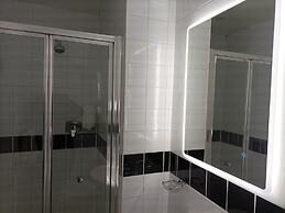 Tom Dick and Harriet's